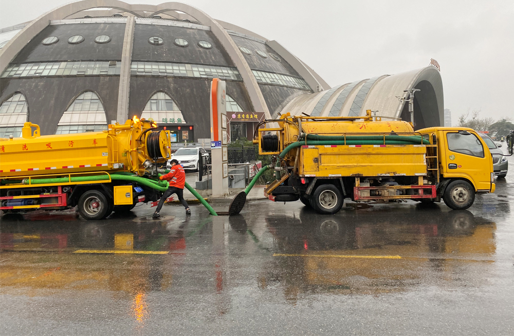 亚东商场管道清淤