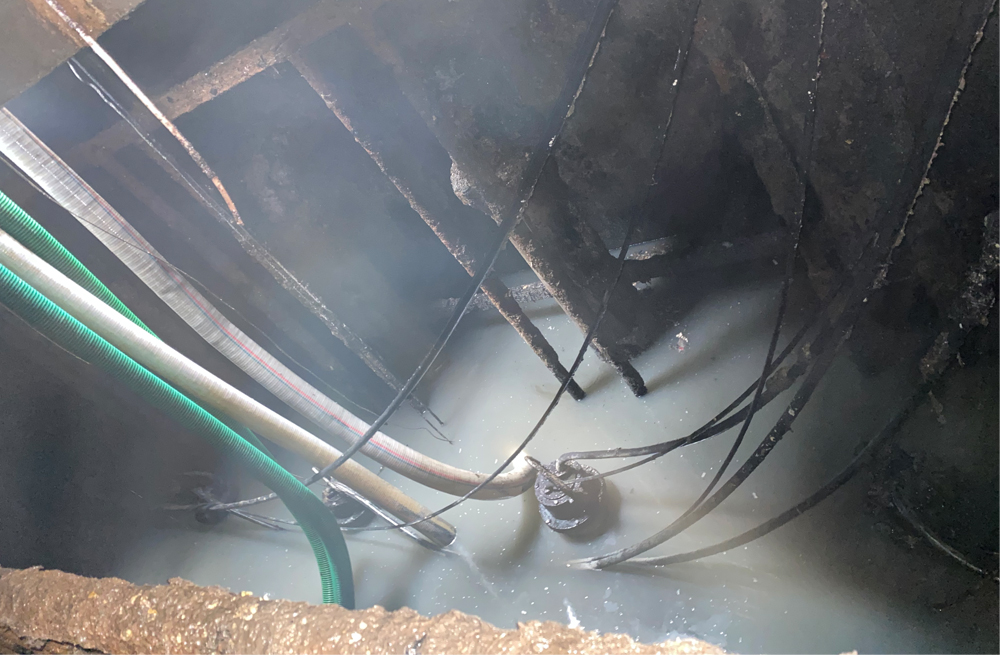 272亚东商城污水池清运